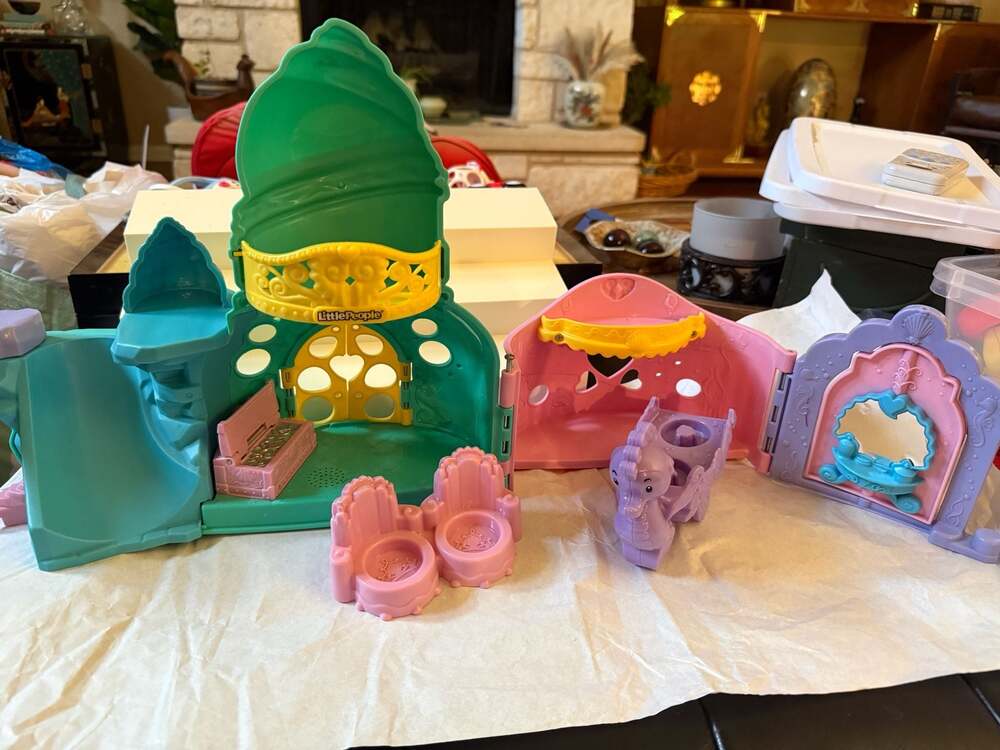 Fisher-Price Little People Disney Ariel Undersea Castle Playset with Seahorse Ca